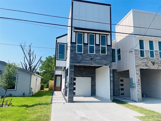 Building Photo - 8123 St Louis St