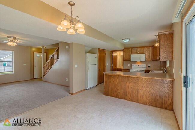 Photo - Spacious Duplex ~ Open Kitchen with Breakfast Bar!