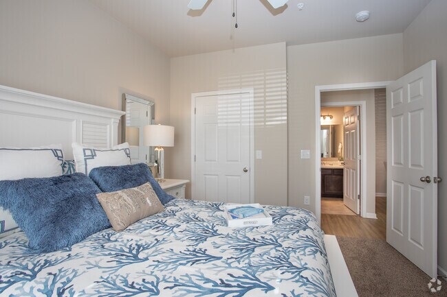 2BR, 2BA - 1,213SF Classic - Bedroom