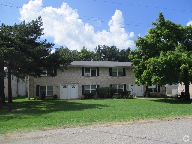 Building Photo - 877 Expressview Dr Rental