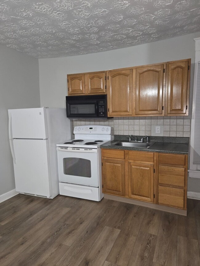 610 N 2nd St Unit 1-Front