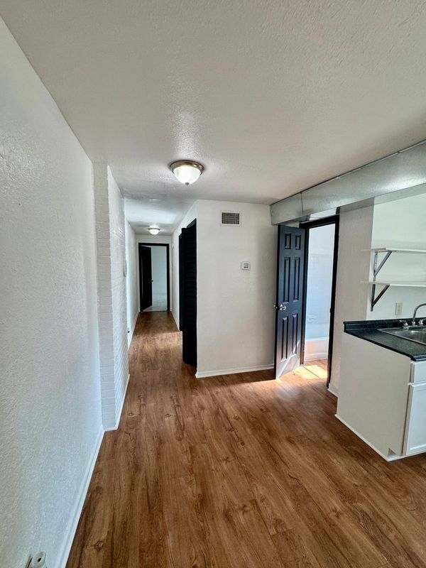 Photo - 929 W 27th St