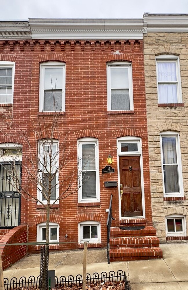 Building Photo - Charming 2 Bedroom/2.5 Bathroom in South Baltimore, MD!