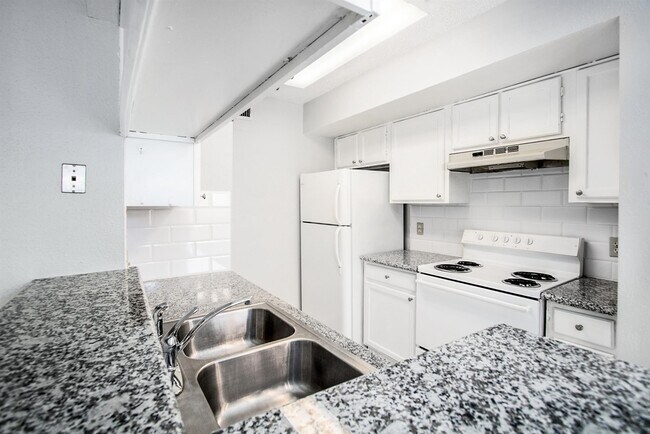 Photo - 2120 El Paseo St Unidad 3106