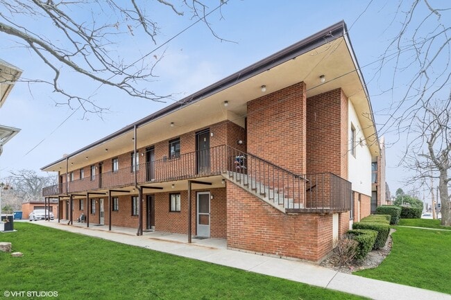 Building Photo - 1970 Green Bay Rd Unit B-3