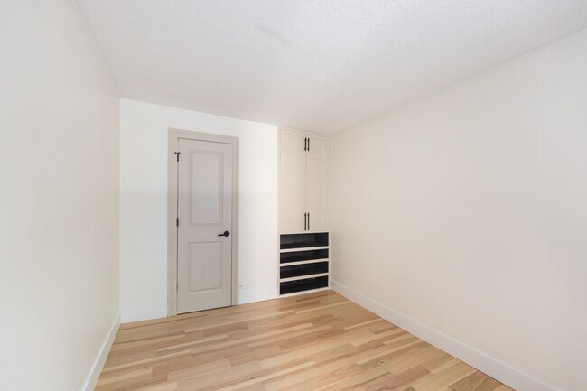 Photo - 1339 N Dearborn 2B
