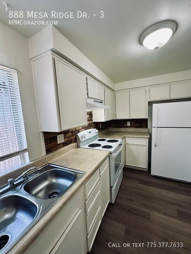 Photo - 888 Mesa Ridge Dr