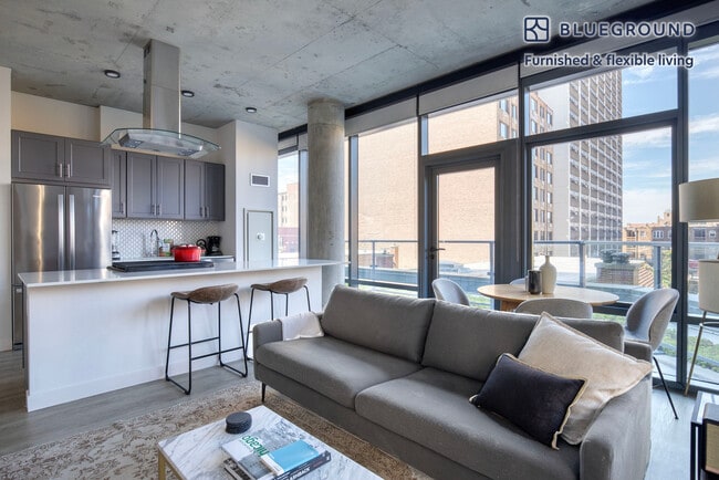 Photo - 450 W Belmont Ave Unidad FL4-ID984