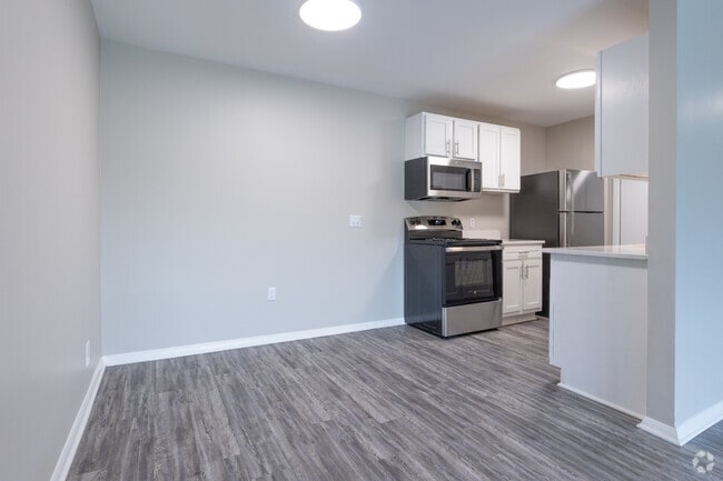 2BR, 1BA - 990SF - Dining Room