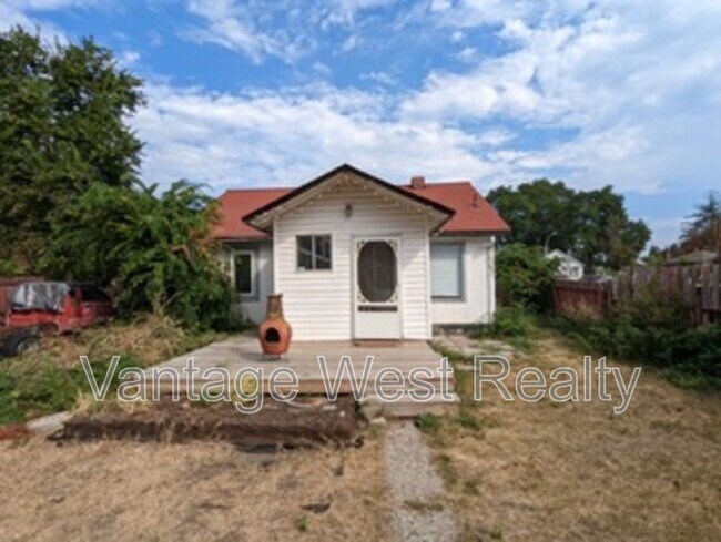 Photo - 481 Wardlaw Ave