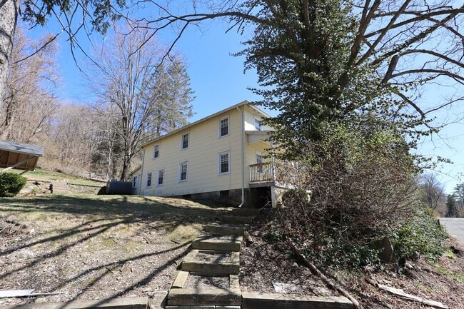 Photo - 48 W Branchville Rd