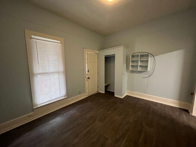 Photo - 213 Cadwallader St