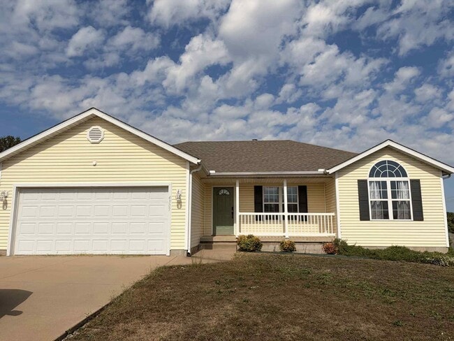 WELCOME TO THIS CHARMING 3 BEDROOM / 2 BAT... - WELCOME TO THIS CHARMING 3 BEDROOM / 2 BAT...