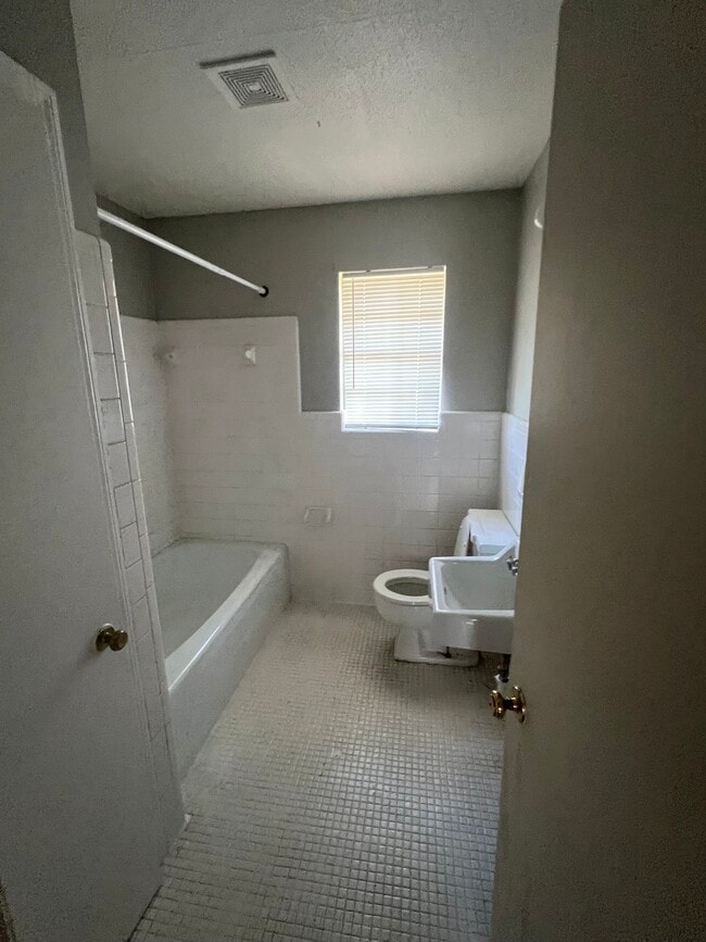 Photo - 2200 Pearce Ave Apartamentos Unidad 1