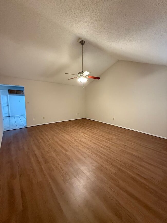 Photo - 404 N Nolan River Rd Unit B