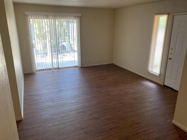 Photo - 419 Live Oak St