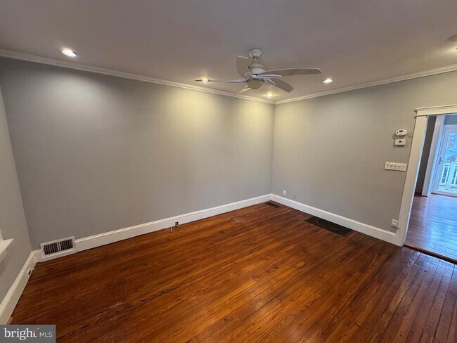 Photo - 1068 Floyd Terrace