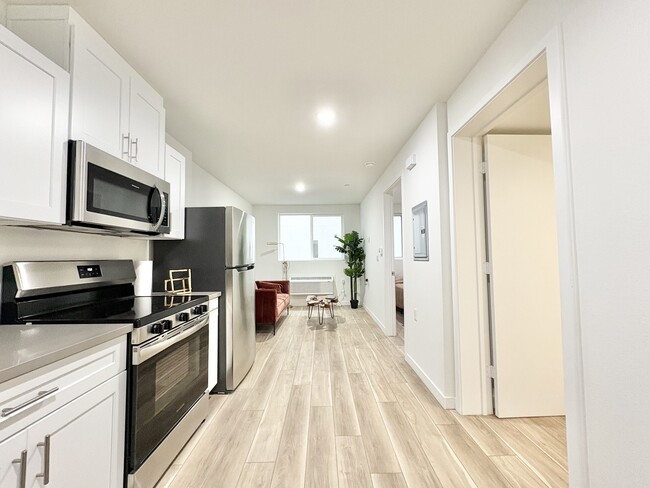 1BR, 1BA - 415SF - Kitchen/Dining Room