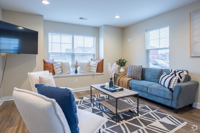 4BR, 4BA - 1,632SF - Living Room