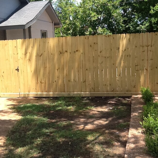 Privacy fence. - 429 W 2nd St Unit #1
