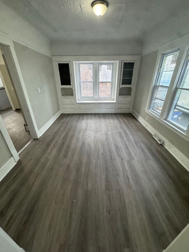 Photo - 5 Bedroom Home for Rent in Glenville – Cleveland