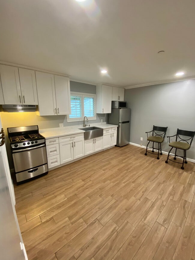 Building Photo - 13964 Mar Vista St