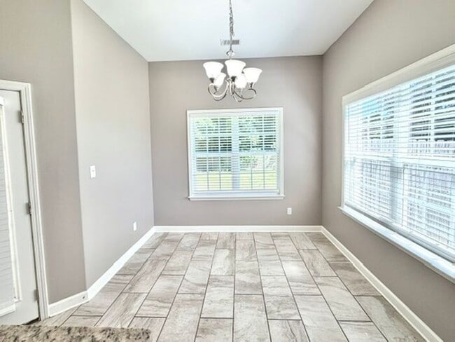 Now Leasing a 5-bedroom 3 bath home in Olive Branch. Available Now!