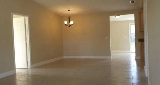 Photo - 4 bedroom 2.5 bath for rent