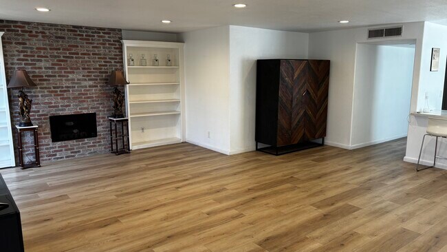 1216 S Saltair Ave Unit Saltair 101
