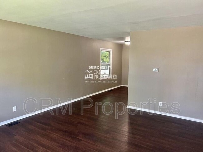 Photo - 5243 Ruskin Pl W