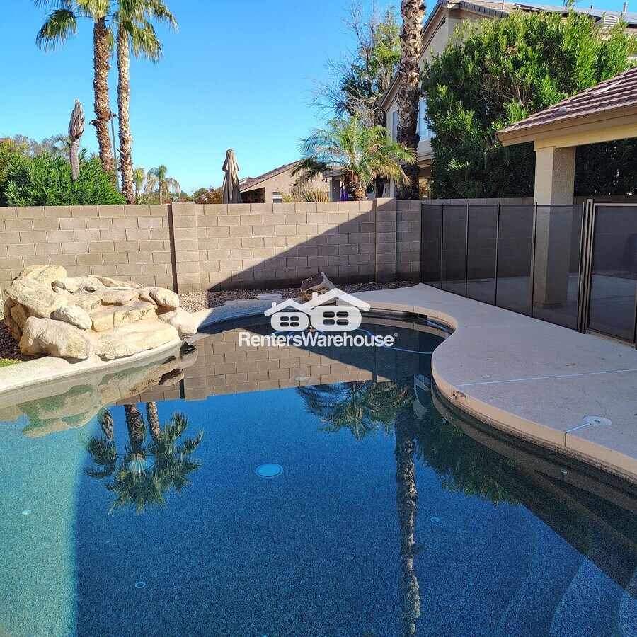 Photo - 260 E Constitution Dr