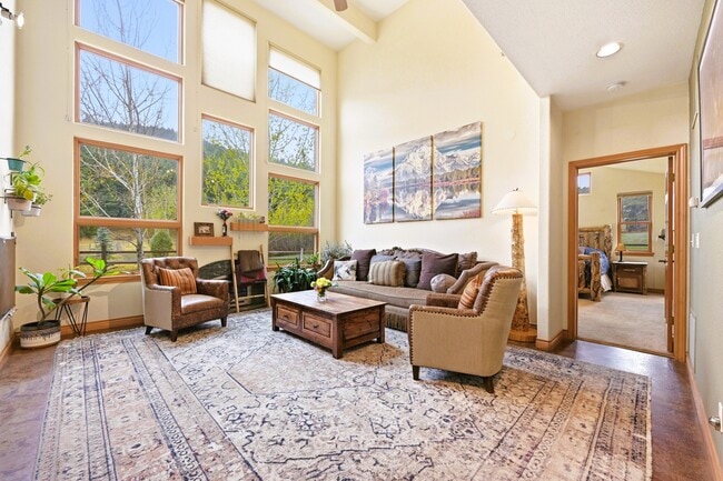 Photo - 81 Elmgreen Ln