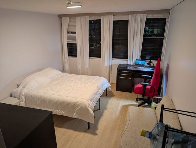 Building Photo - Ainahau Gardens - Fully Furnished Studio