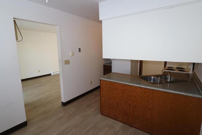 Photo - 1057 W Cecil St