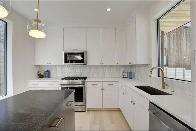 Photo - 2423 Wilson St