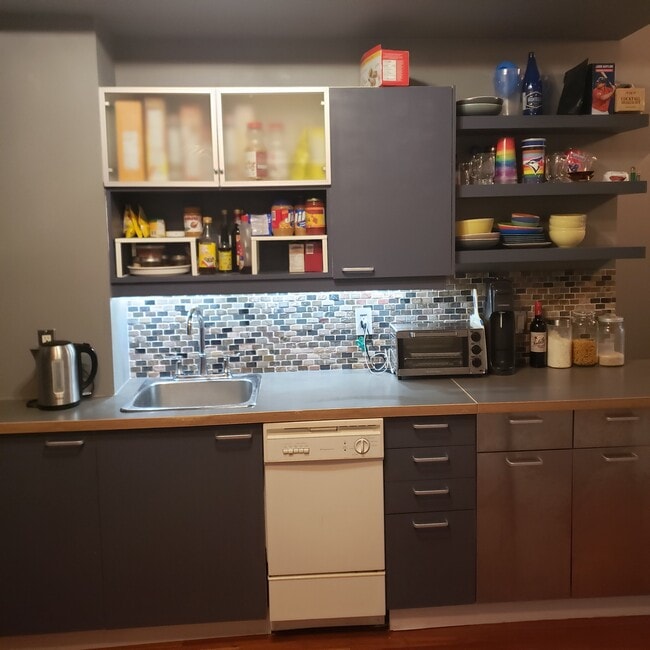 Photo - 333 Adelaide St E