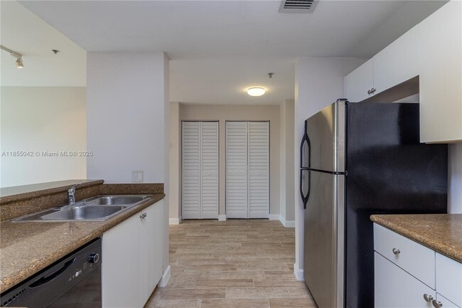 Photo - 2280 SW 32nd Ave Unit 607