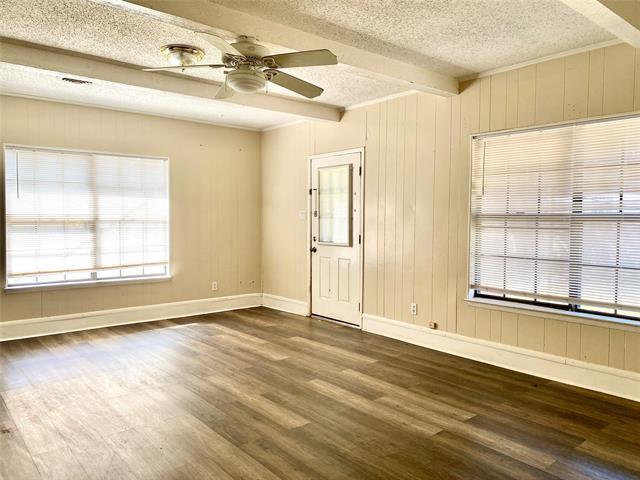 Photo - 2098 Vine St