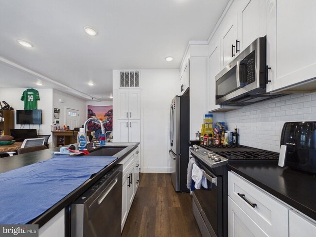 Building Photo - 256 N 32nd St