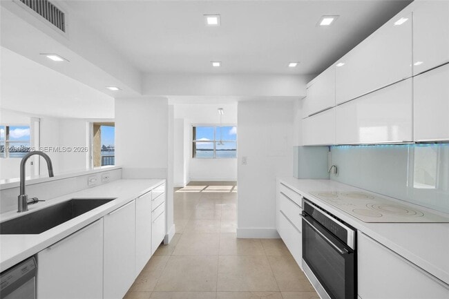Photo - 1420 Brickell Bay Dr