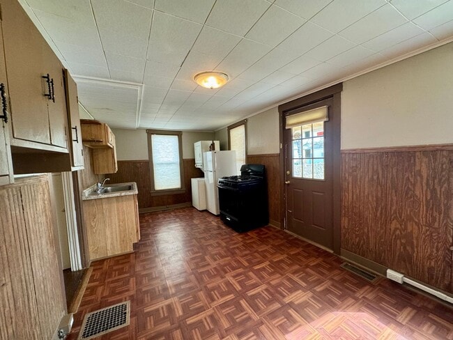 Photo - Two bedroom One bath home for rent. Call today for more information!