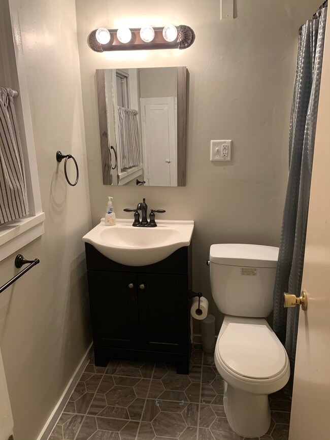 Photo - 121 E Jackson St