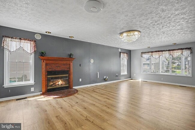326 Hunters Run Dr