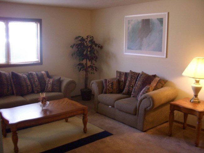 Photo - 1417, 1415, 1413 Challis (Challis)