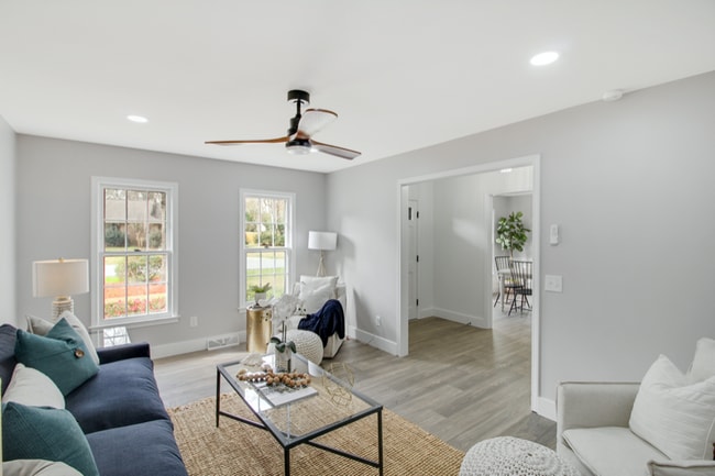 Photo - 305 Mayfield St