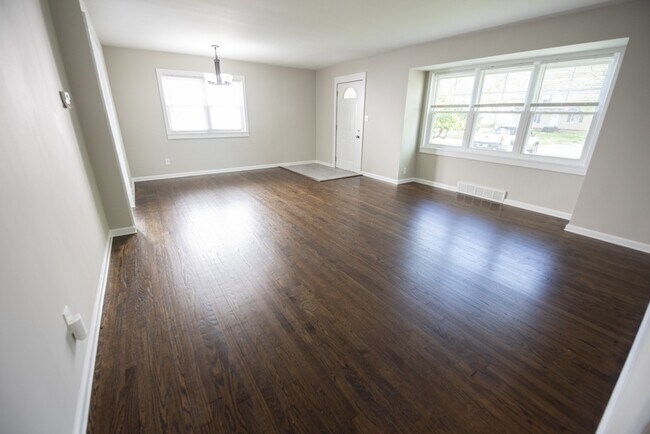 Photo - 10780 Woodview Blvd