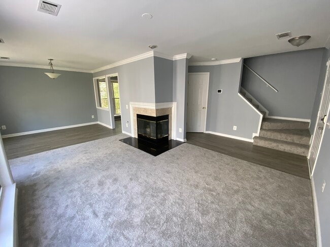 Building Photo - 8210 Catbird Cir Unit #201