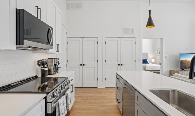 Photo - 6418 Maple Ave Unit 307