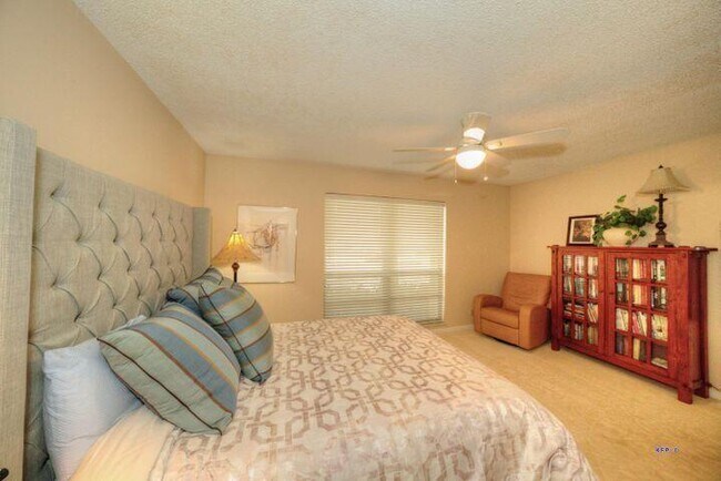 Photo - 479 Bracken Wood Ln N