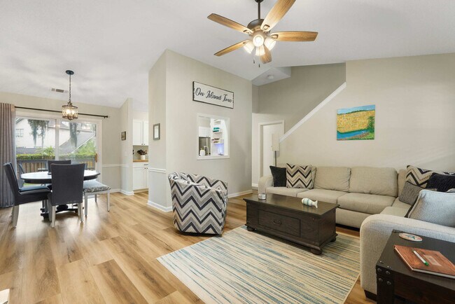 Building Photo - 529 Pointe S Dr Unit ID1244829P